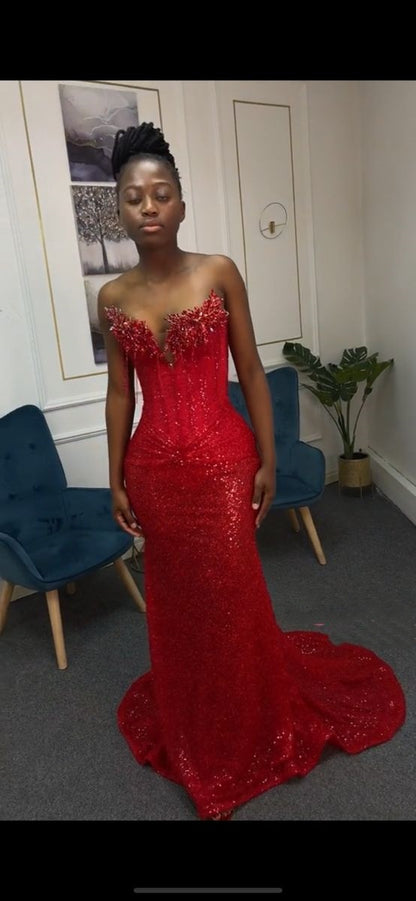 Robe de soirée sirène élégante à sequins et perles, décolleté cœur, idéale pour un bal de promo ou un dîner. Référence AB2082