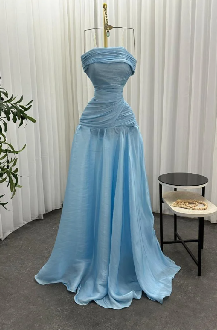 Wunderschönes, schickes, blaues, trägerloses, ärmelloses, langes A-Linien-Abendkleid mit Faltenrock AB393