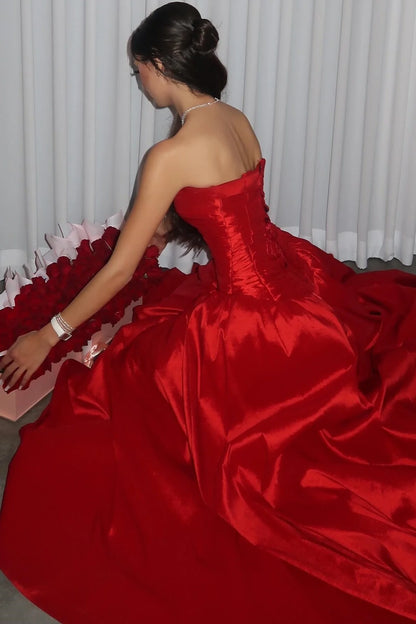 Robe de soirée longue rouge bustier trapèze à volants, modèle AB540
