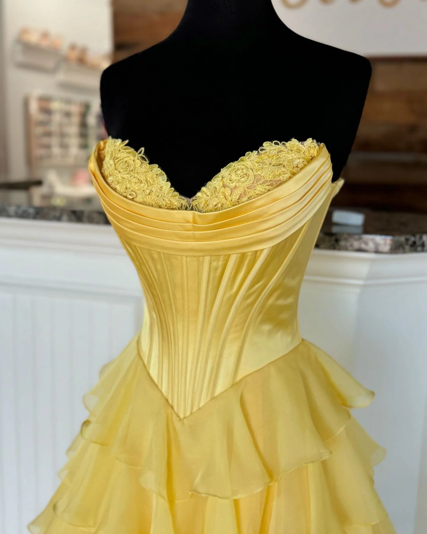 Dunkelblaues, trägerloses, plissiertes Abendkleid mit Rüschen in A-Linie, AB687