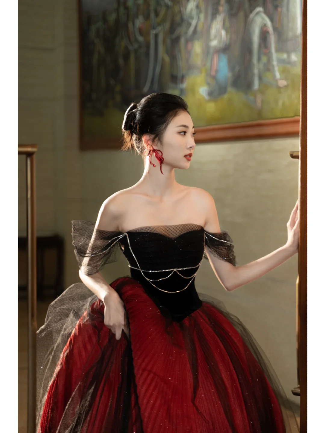 Einzigartiges schulterfreies Ballkleid aus rotem und schwarzem Tüll mit Falten, lang, für Quinceañera, Sweet 15 oder 16 Jahre, Geburtstag, AB847