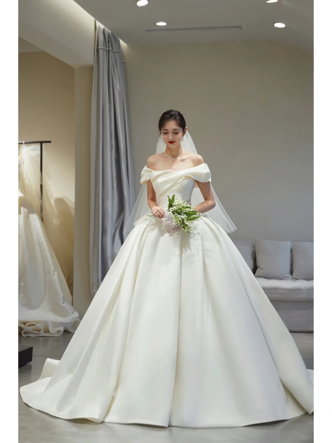 Robe de mariée princesse pour femme, robe de mariée en satin, robe de bal à épaules dénudées, AB891