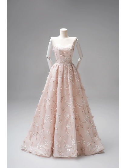 Niedliches, langes, rosafarbenes A-Linien-Abendkleid mit Neckholder und Blumenmuster aus Tüll – ein echter Hingucker zum 19. Geburtstag (AB1004)