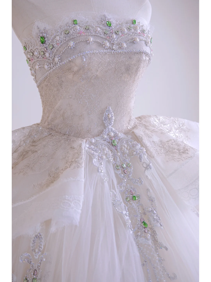 Zeitloses Brautkleid mit Kristallperlen, Spitzenapplikationen, trägerloses Ballkleid AB876