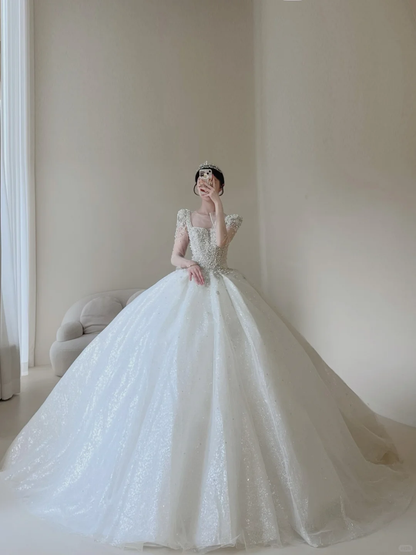 Prinzessinnen-Brautkleid mit Ärmeln, Spitzenapplikationen, eckigem Ausschnitt, Ballkleid AB882