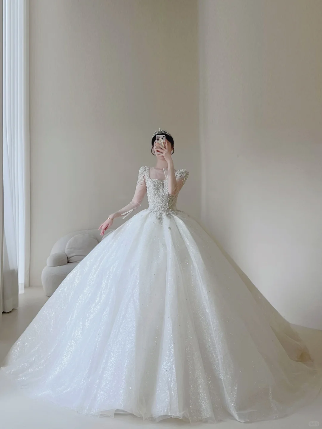 Prinzessinnen-Brautkleid mit Ärmeln, Spitzenapplikationen, eckigem Ausschnitt, Ballkleid AB882