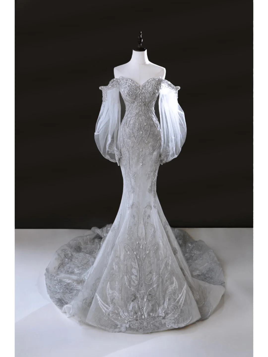 Robe de mariée argentée sirène scintillante à épaules dénudées et manches longues en dentelle à sequins AB884