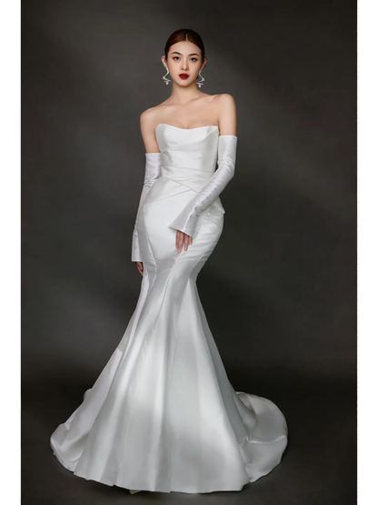 Ärmelloses Brautkleid mit V-Ausschnitt, bodenlang, Meerjungfrauen-Stil, mit Handschuhen, weiß, AB887