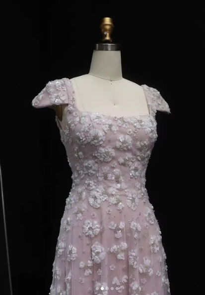 Elegantes, rückenfreies, kurzärmeliges A-Linien-Abendkleid mit Blumenmuster, Modell AB920
