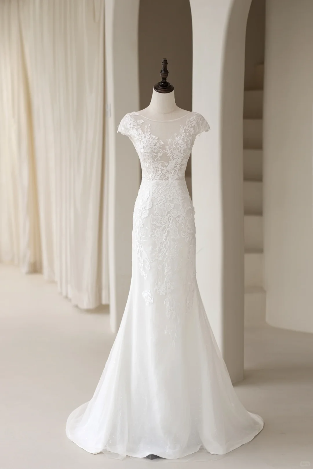 Luxuriöses Meerjungfrauen-Brautkleid für Damen mit U-Boot-Ärmeln, Spitze und Tüll, bodenlanger Schnitt, AC030