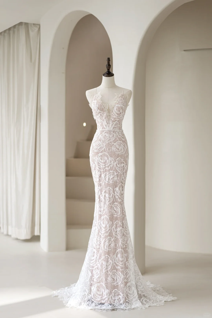 Zeitloses Meerjungfrauen-Brautkleid mit Spaghettiträgern aus champagnerweißer Spitze für Damen, Modell AC031