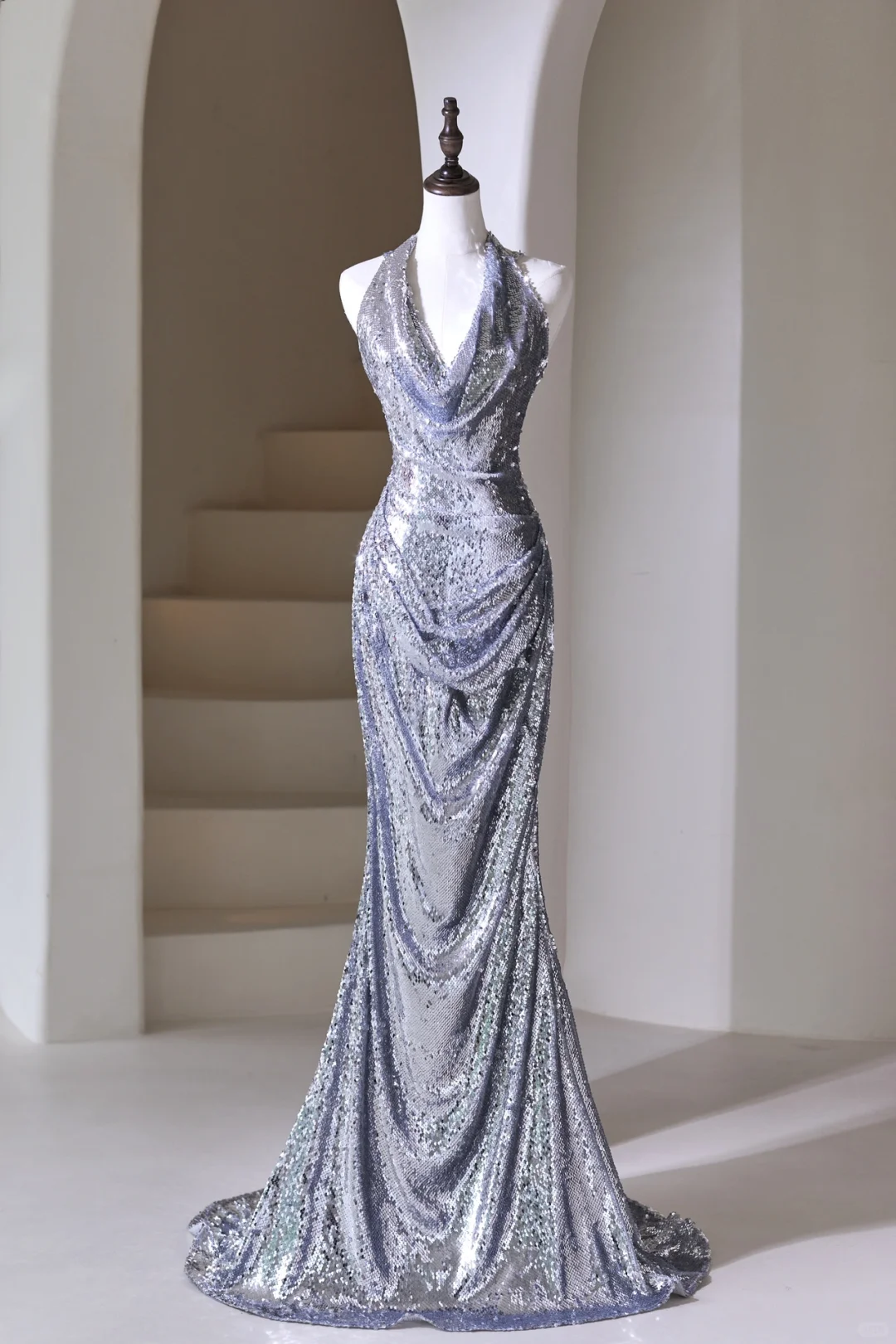 Robe de soirée sirène dos nu à sequins argentés pour femme, longue et élégante, idéale pour un bal de promo ou un 22e anniversaire (AC049)