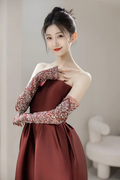 Robe de soirée sirène bustier modeste avec gants, manches longues, en satin bordeaux, idéale pour un bal de promo ou un 22e anniversaire (AC056)