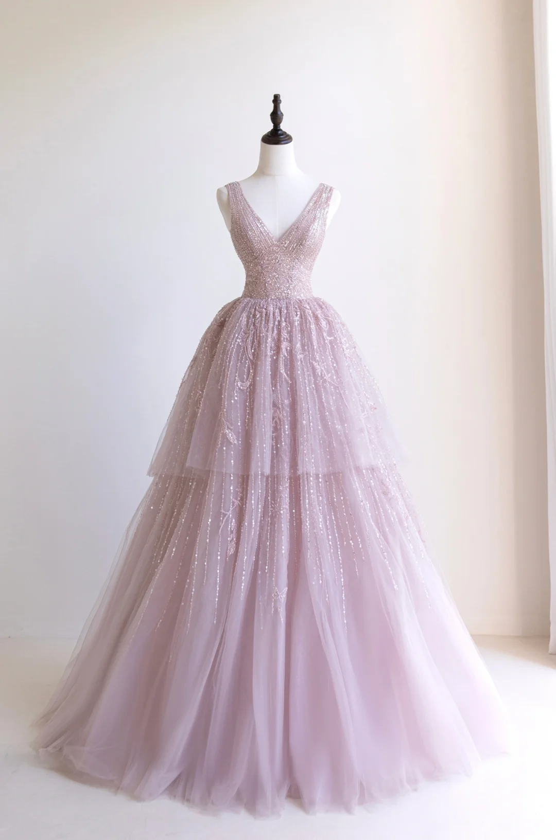 Glänzendes Ballkleid mit tiefem V-Ausschnitt und rosa Pailletten, lange Ballkleider, beeindrucken, Outfits zum 19. Geburtstag, Ballkleid RB1900