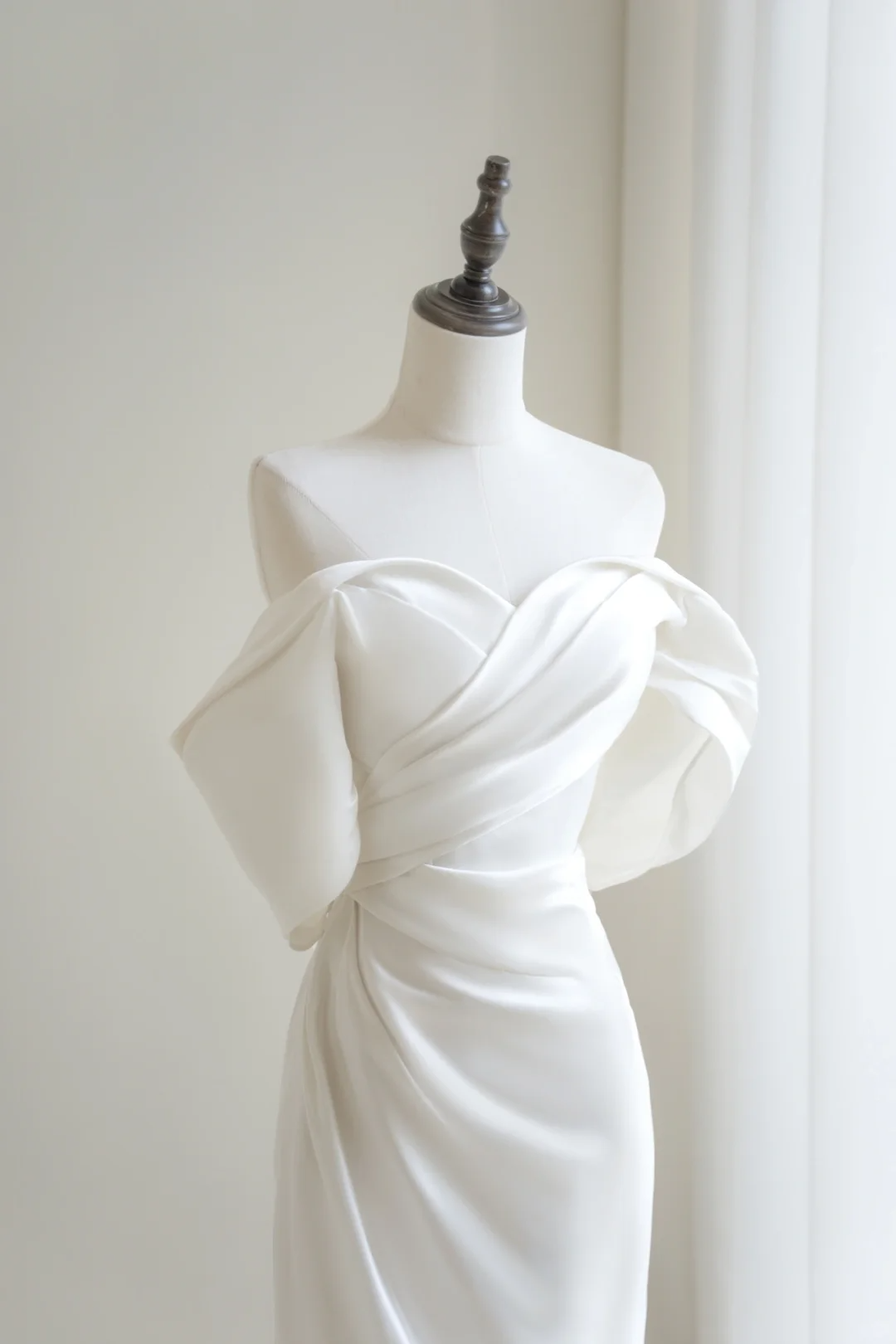 Brautkleid im Meerjungfrauenstil mit schulterfreiem Ausschnitt, Ärmeln und Schlitz, plissiert, bodenlang, für Damen, AC062