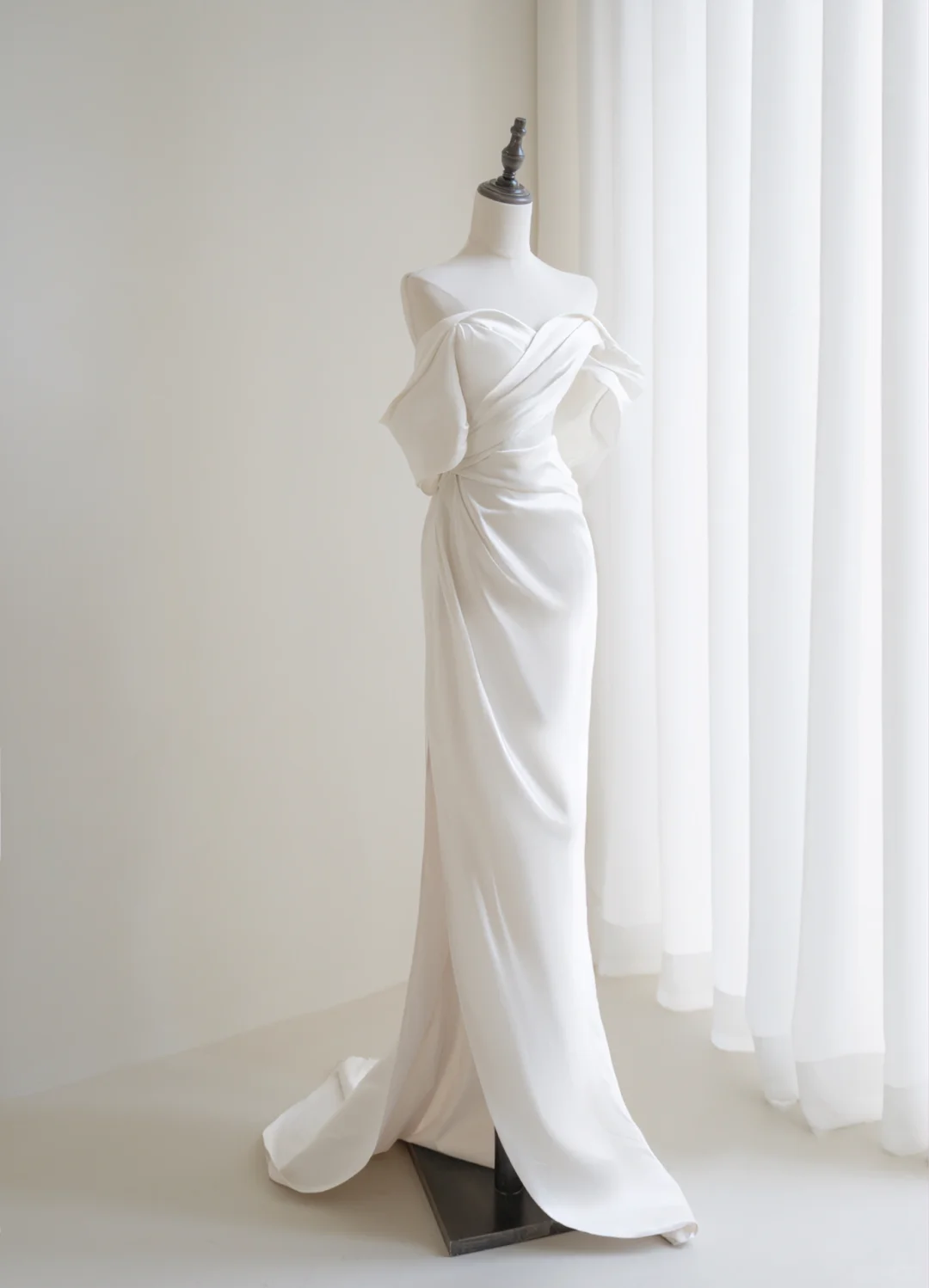 Brautkleid im Meerjungfrauenstil mit schulterfreiem Ausschnitt, Ärmeln und Schlitz, plissiert, bodenlang, für Damen, AC062