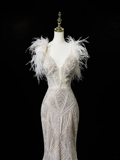 Robe de mariée sirène intemporelle à fines bretelles, ornée de sequins blancs et de plumes, référence AC064