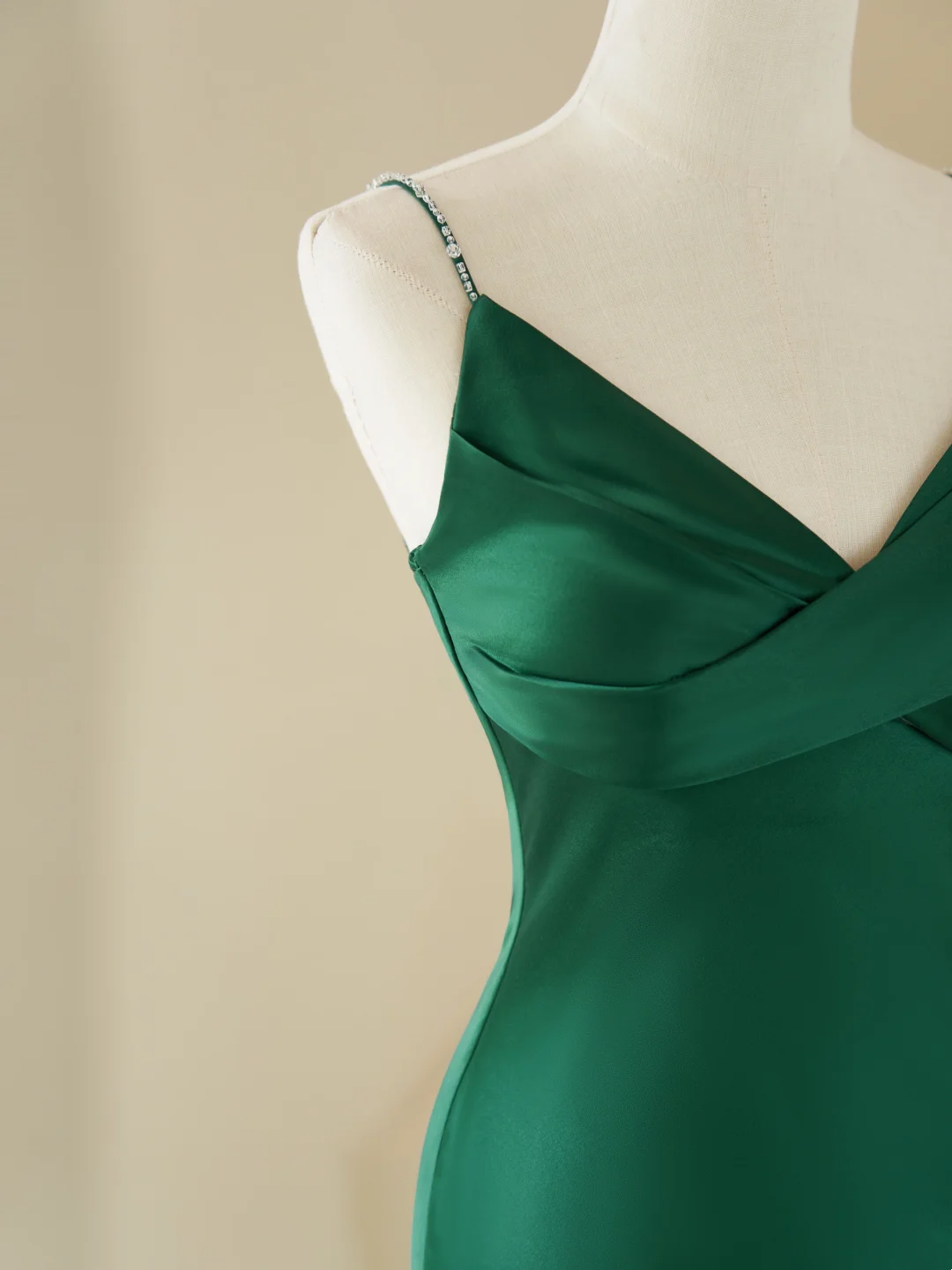 Elegantes Meerjungfrauen-Spaghettiträgerkleid mit Perlen, langes dunkelgrünes Satinkleid für Damen, Partykleid, formelles Ballkleid, Outfit zum 22. Geburtstag AC065