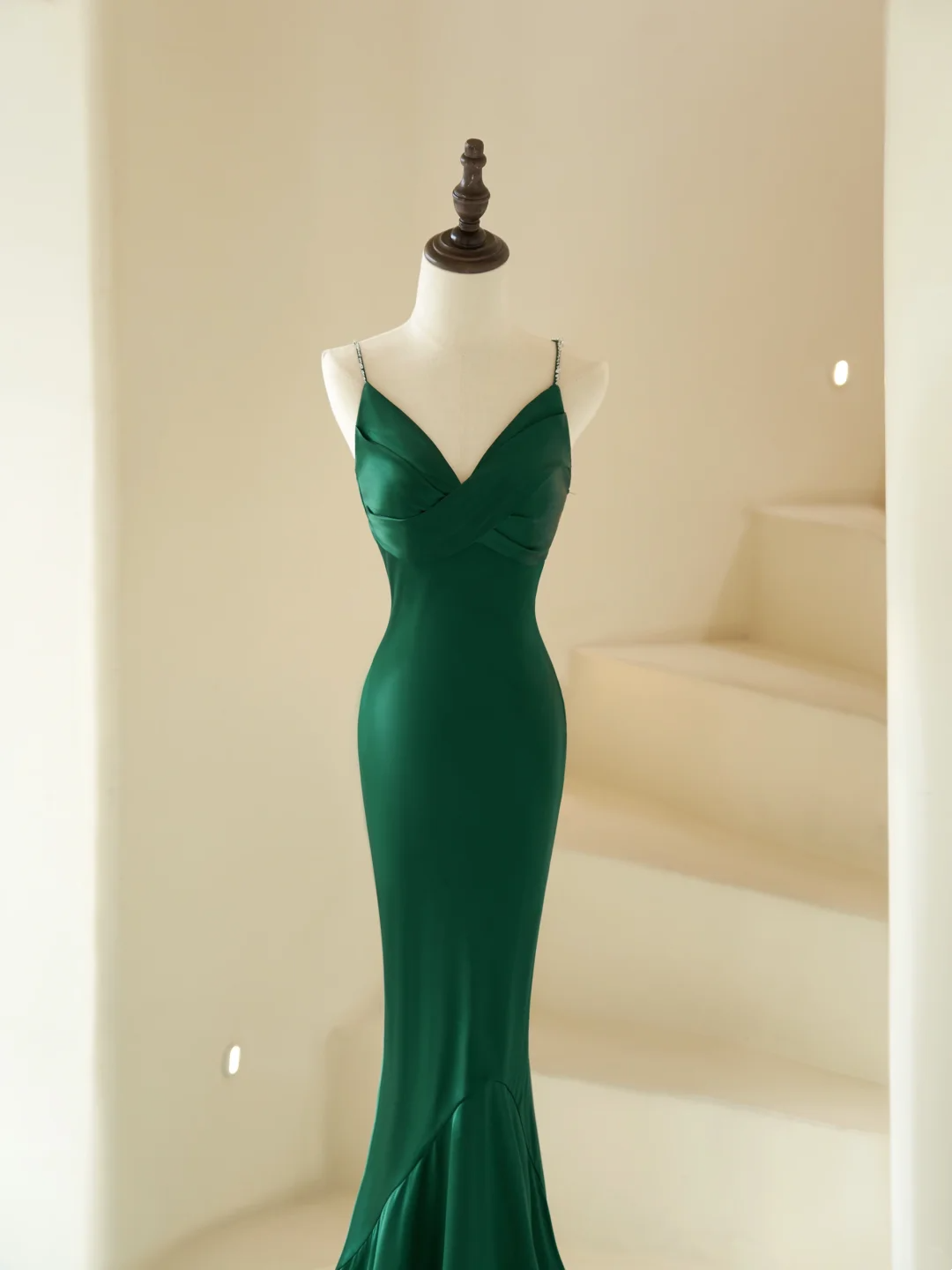 Elegantes Meerjungfrauen-Spaghettiträgerkleid mit Perlen, langes dunkelgrünes Satinkleid für Damen, Partykleid, formelles Ballkleid, Outfit zum 22. Geburtstag AC065
