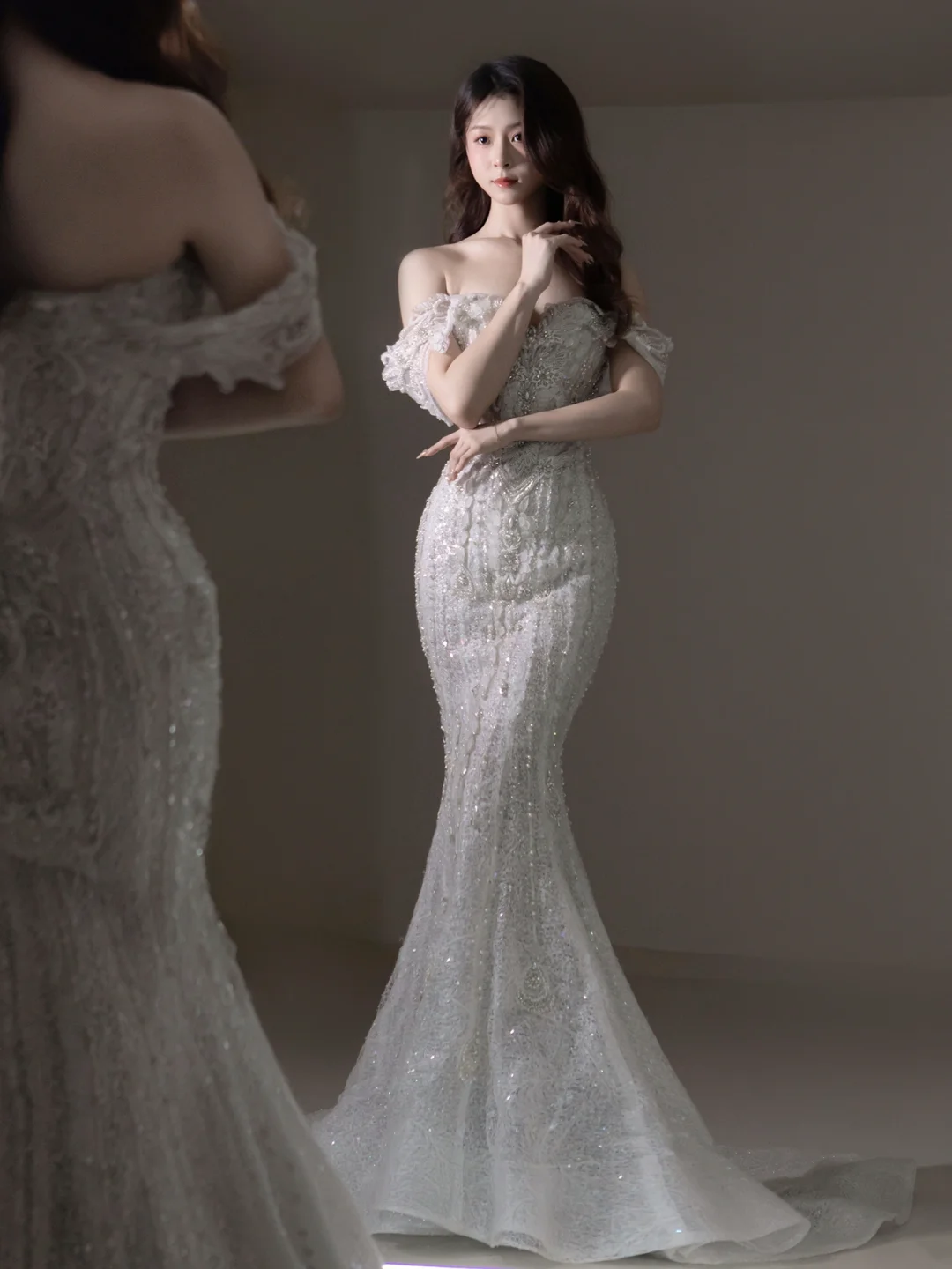 Robe de mariée sirène épaules dénudées à manches longues ornée de perles (AC066)