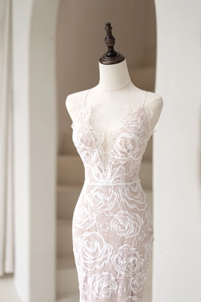 Zeitloses Meerjungfrauen-Brautkleid mit Spaghettiträgern aus champagnerweißer Spitze für Damen, Modell AC031
