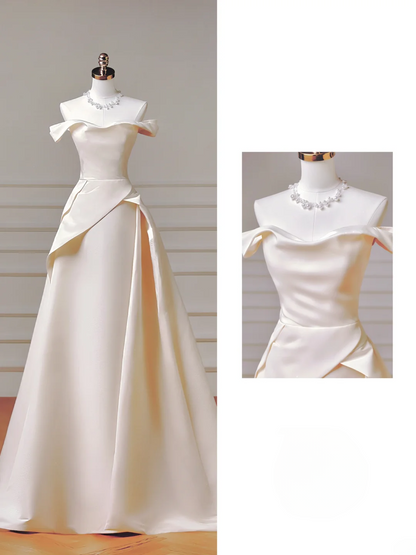 Romantisches langes Brautkleid im A-Linien-Stil mit schulterfreiem, plissiertem Satin-Schnitt und Schleppe (Modell AQ001)