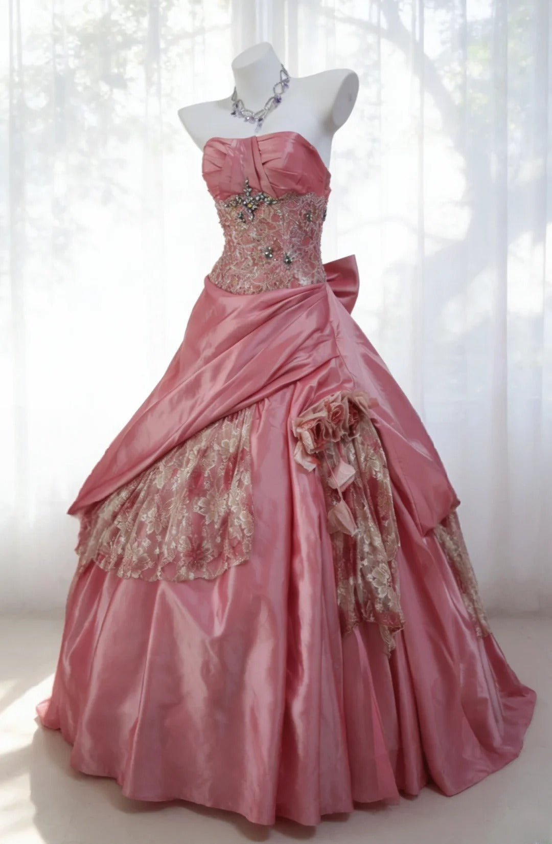 Robe de bal vintage bustier en taffetas rose, inspiration pour une longue soirée ou un anniversaire (20 ans) AB2345