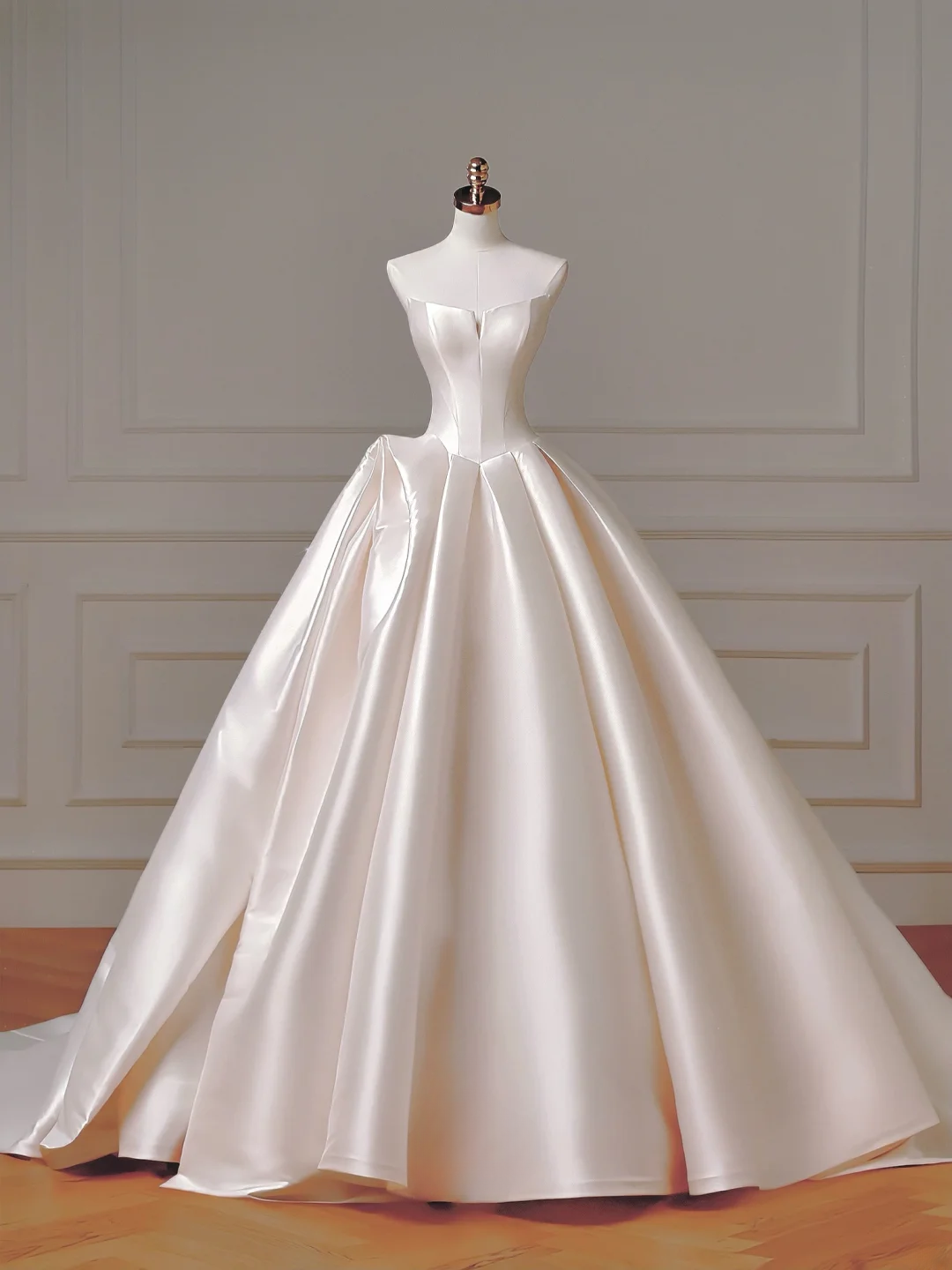 Langes Brautkleid im Prinzessinnenstil, ärmellos, Ballkleid mit Herzausschnitt, Satin, plissiertem Korsett und taillierter Schleppe, AQ002