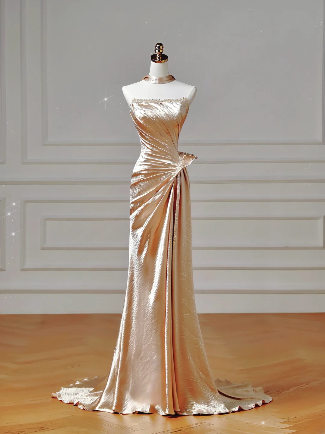 Elegantes, trägerloses Meerjungfrauen-Abendkleid in Gold mit Perlenstickerei – ein beeindruckendes, langes Abendkleid für Teenager und Schülerinnen (AQ003)