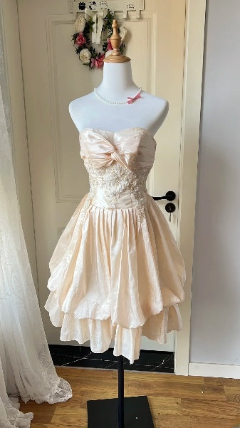 Sexy A-Linien Homecoming-Kleid mit Herzausschnitt, champagnerfarbenes Spitzen- und Satinkleid für Partys RC0374