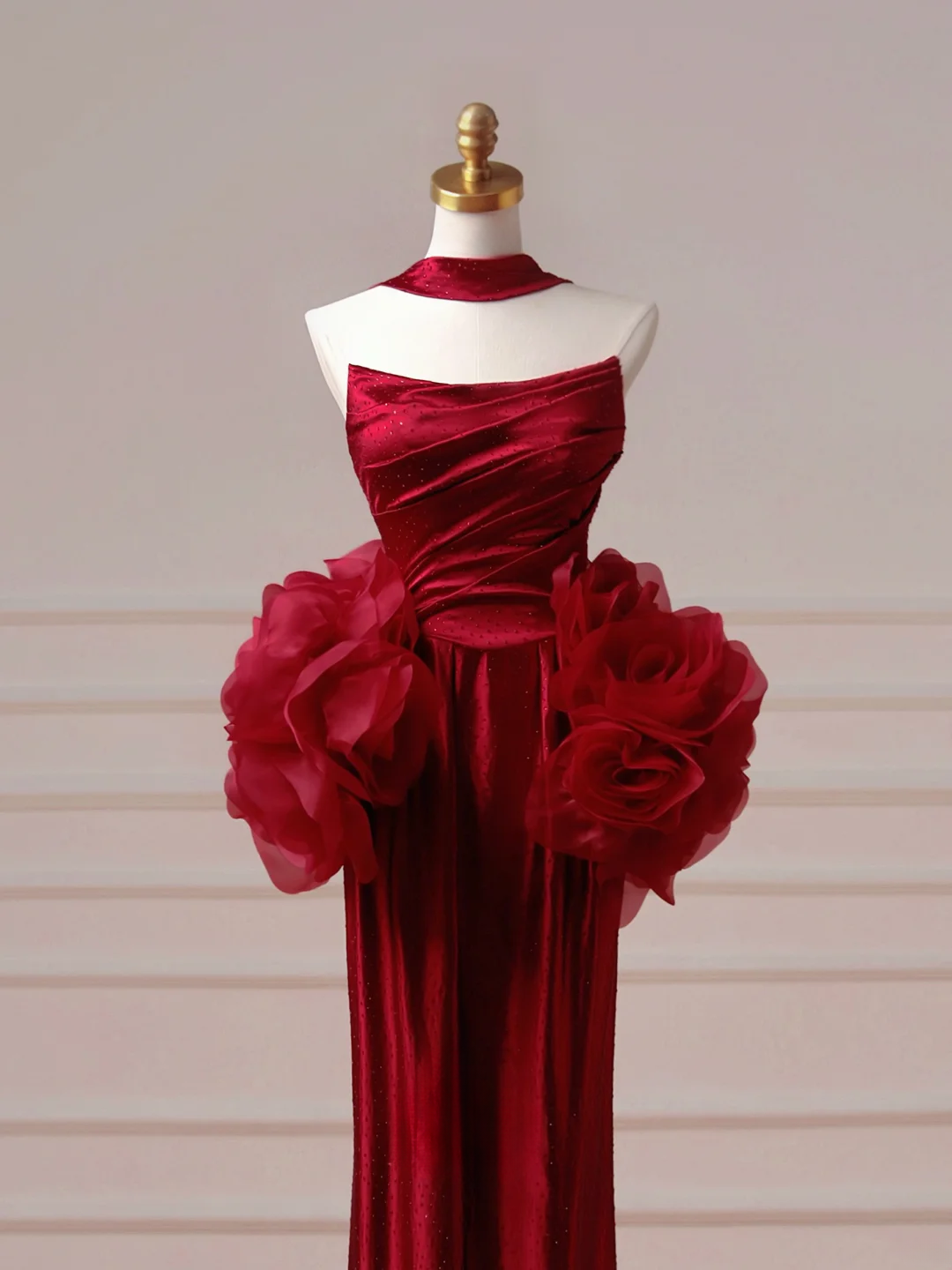 Elegantes, burgunderrotes Meerjungfrauen-Abendkleid mit Falten – ein beeindruckendes, langes Abendkleid für Teenager und Schülerinnen (AQ004).