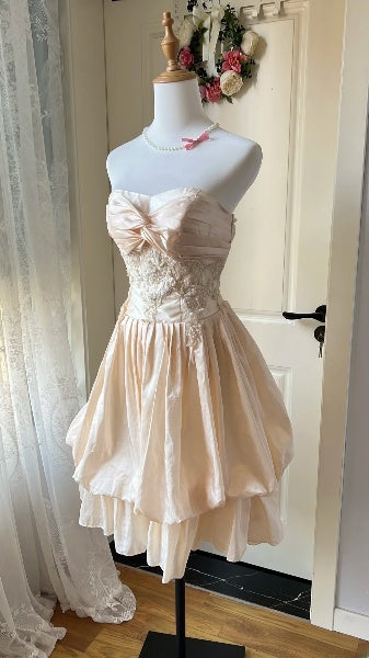Sexy A-Linien Homecoming-Kleid mit Herzausschnitt, champagnerfarbenes Spitzen- und Satinkleid für Partys RC0374
