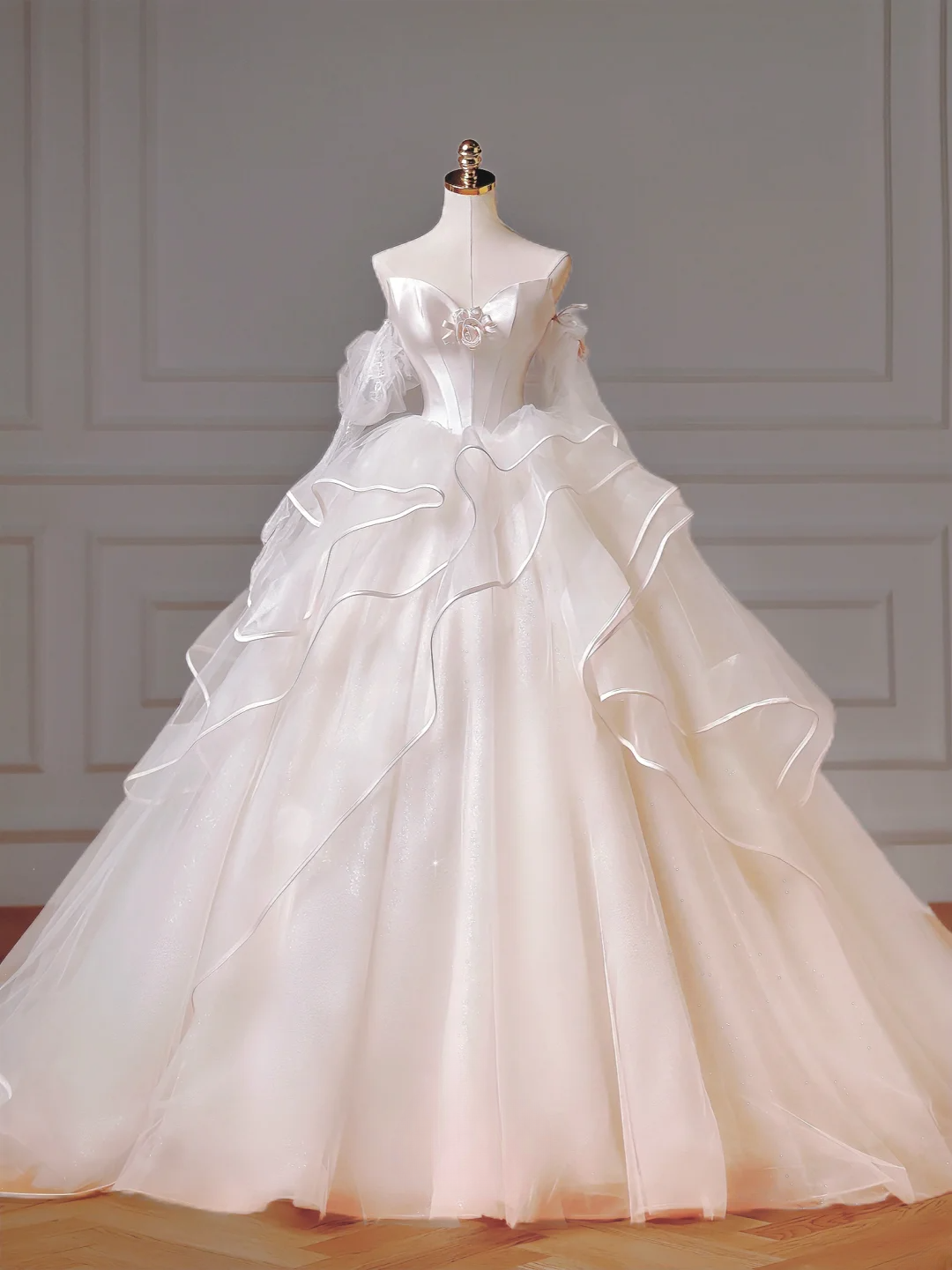 Robe de mariée longue de princesse, robe de bal épaules dénudées, manches longues, tulle plissé, traîne, robe de mariée blanche AQ005