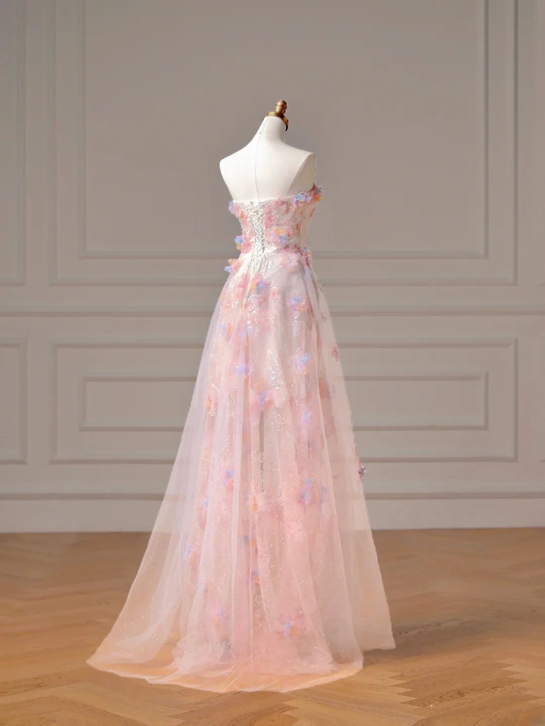 Elegantes, trägerloses A-Linien-Abendkleid aus rosa Spitze und Tüll mit Cape – ein stilvolles, langes Abendkleid für Teenager und Schülerinnen (AQ006).