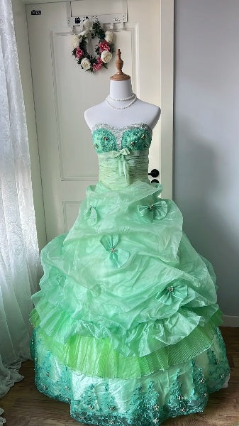 Quinceañera-Kleid zum 15. Geburtstag, Ballkleid, herzförmiger Ausschnitt, Grün mit Spitzenapplikationen, langes Kleid für den 15. Geburtstag RC0376