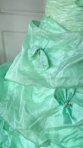 Quinceañera-Kleid zum 15. Geburtstag, Ballkleid, herzförmiger Ausschnitt, Grün mit Spitzenapplikationen, langes Kleid für den 15. Geburtstag RC0376