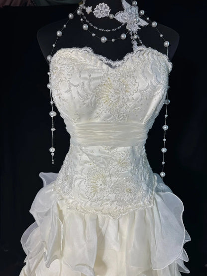 Robe de mariée vintage intemporelle pour femme, style années 1920, coupe sirène, décolleté cœur, sans manches, en mousseline blanche à volants plissés et ornée de perles et de dentelle (AS006)