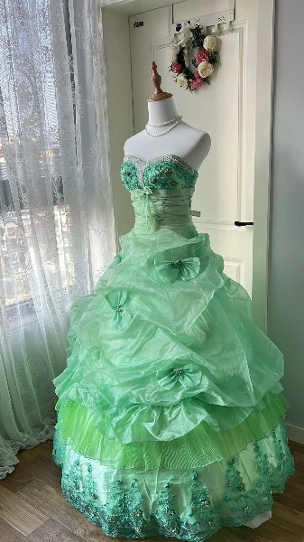 Quinceañera-Kleid zum 15. Geburtstag, Ballkleid, herzförmiger Ausschnitt, Grün mit Spitzenapplikationen, langes Kleid für den 15. Geburtstag RC0376