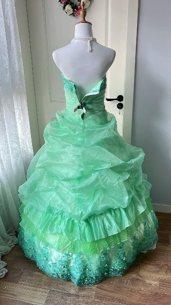 Quinceañera-Kleid zum 15. Geburtstag, Ballkleid, herzförmiger Ausschnitt, Grün mit Spitzenapplikationen, langes Kleid für den 15. Geburtstag RC0376