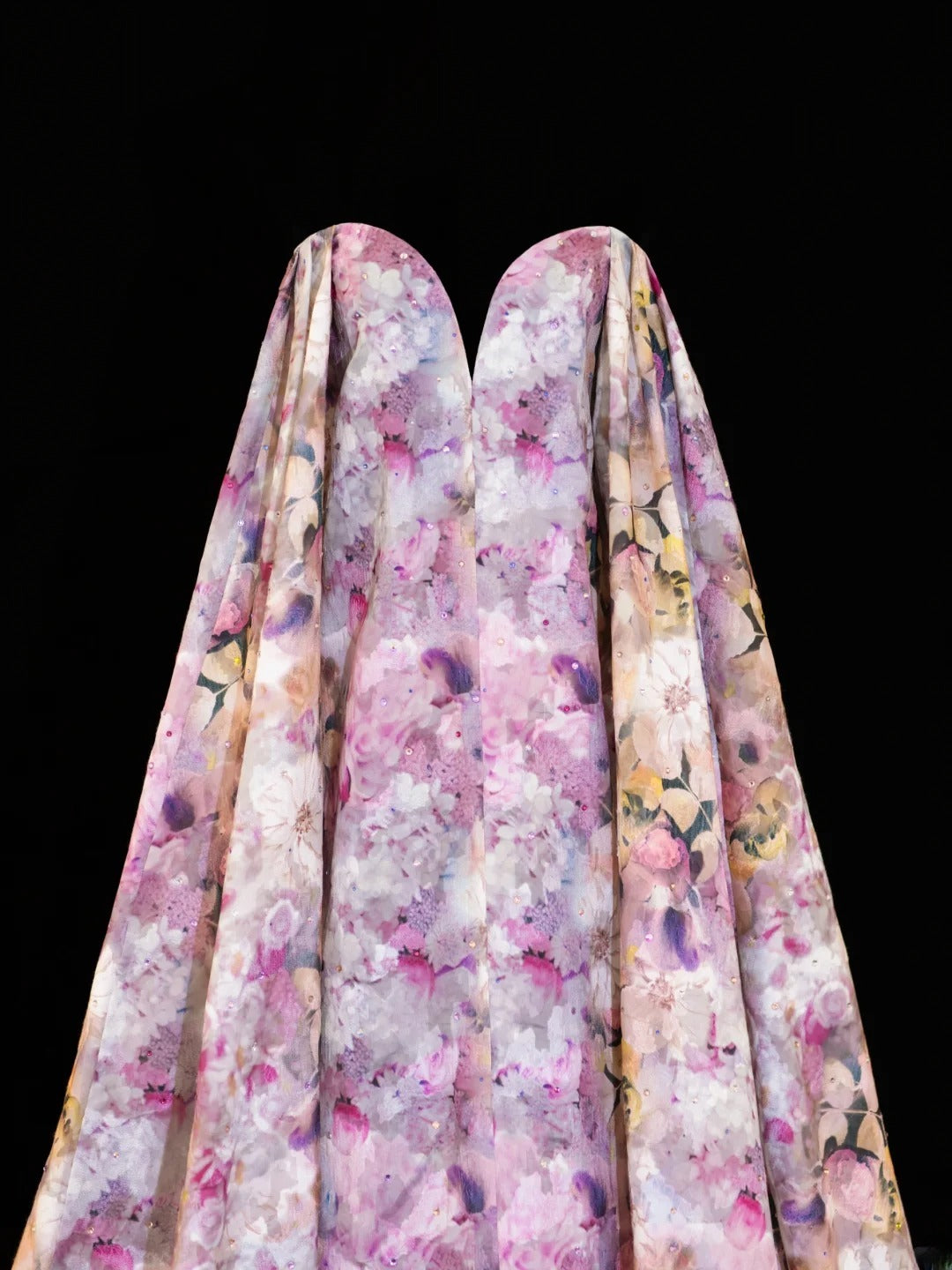 Elegantes, geblümtes A-Linien-Abendkleid mit Herzausschnitt und Cape aus Chiffon – ein beeindruckendes langes Abendkleid für festliche Anlässe (SA007)