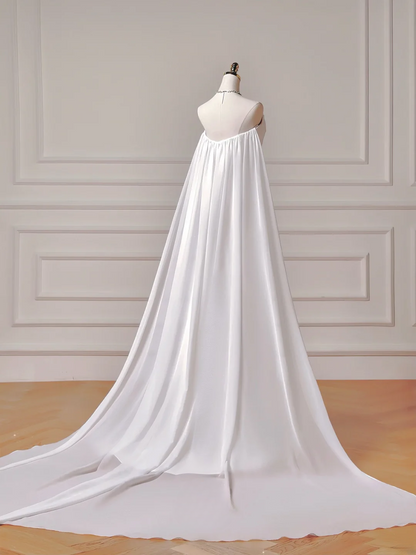 Zeitloses langes Brautkleid im Meerjungfrauenstil, trägerlos, ärmellos, aus Satin mit plissierter Schleppe, Brautkleid AQ007