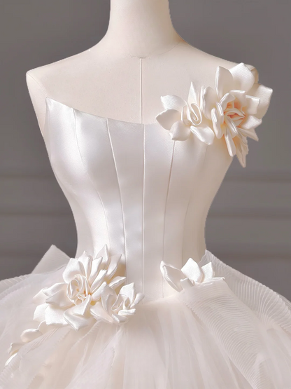 Langes Prinzessinnen-Brautkleid, Ballkleid, schulterfrei, kurze Ärmel, plissierter Tüll für die Braut mit Blumenschleppe, weißes Brautkleid AQ008