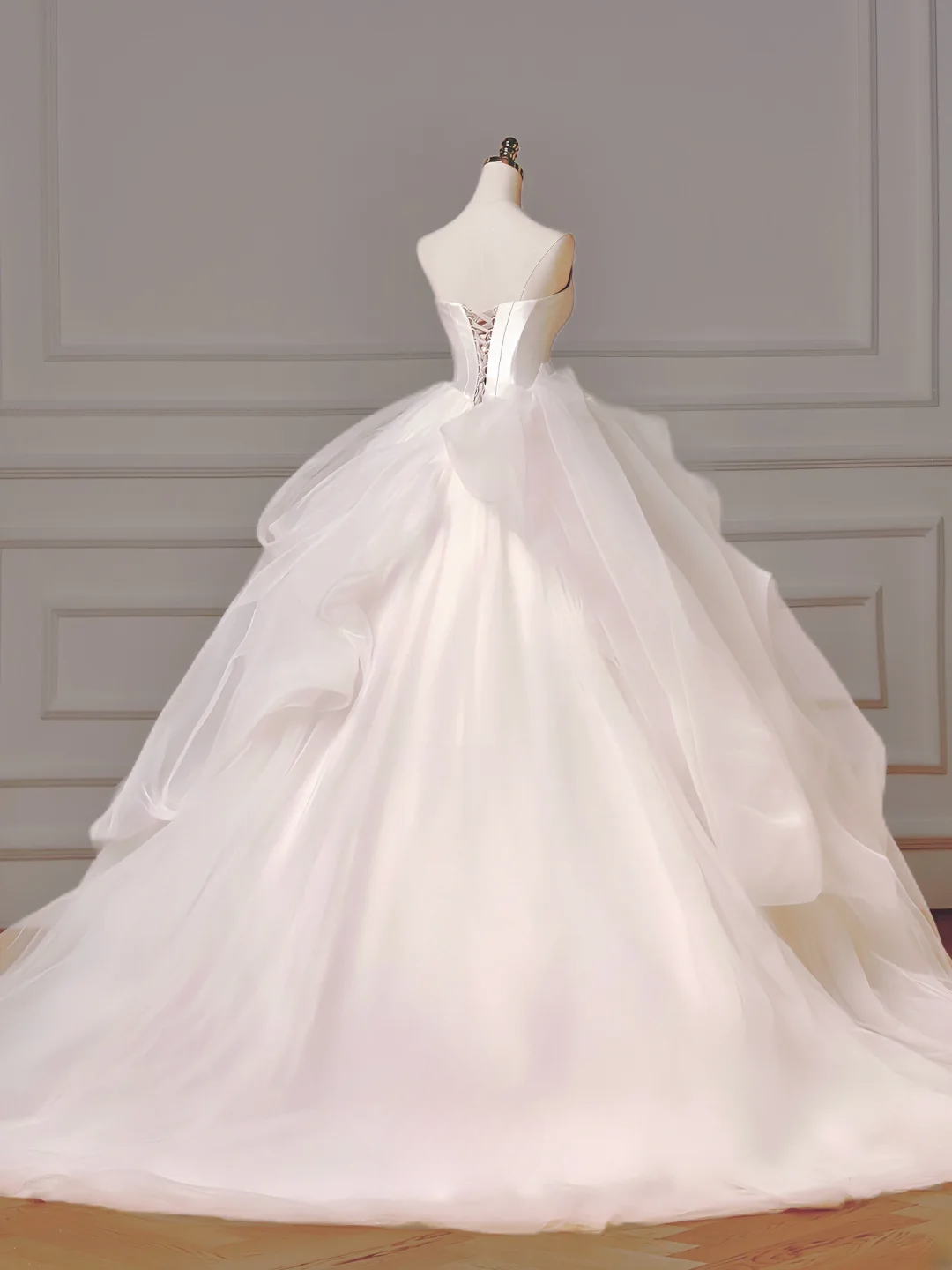 Langes Prinzessinnen-Brautkleid, Ballkleid, schulterfrei, kurze Ärmel, plissierter Tüll für die Braut mit Blumenschleppe, weißes Brautkleid AQ008
