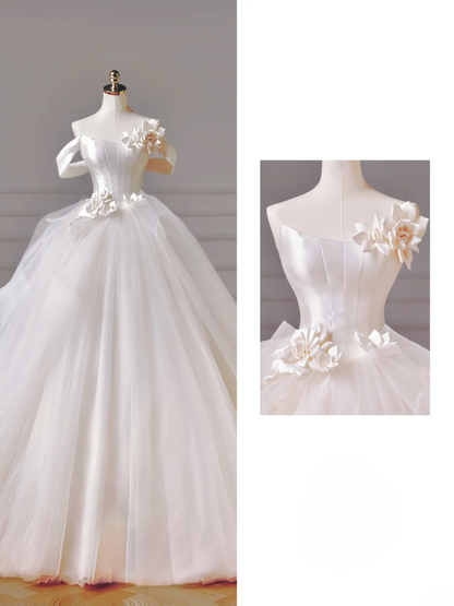 Langes Prinzessinnen-Brautkleid, Ballkleid, schulterfrei, kurze Ärmel, plissierter Tüll für die Braut mit Blumenschleppe, weißes Brautkleid AQ008