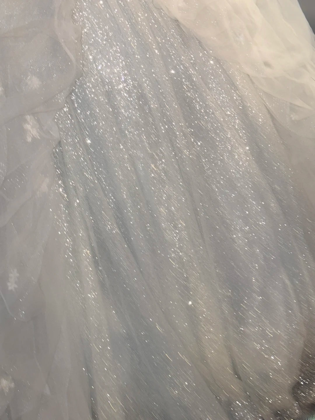 Ätherische Ballkleider schulterfrei Weiß Pailletten mit Flügelärmeln Tüll Garten Hochzeitskleider RB3350