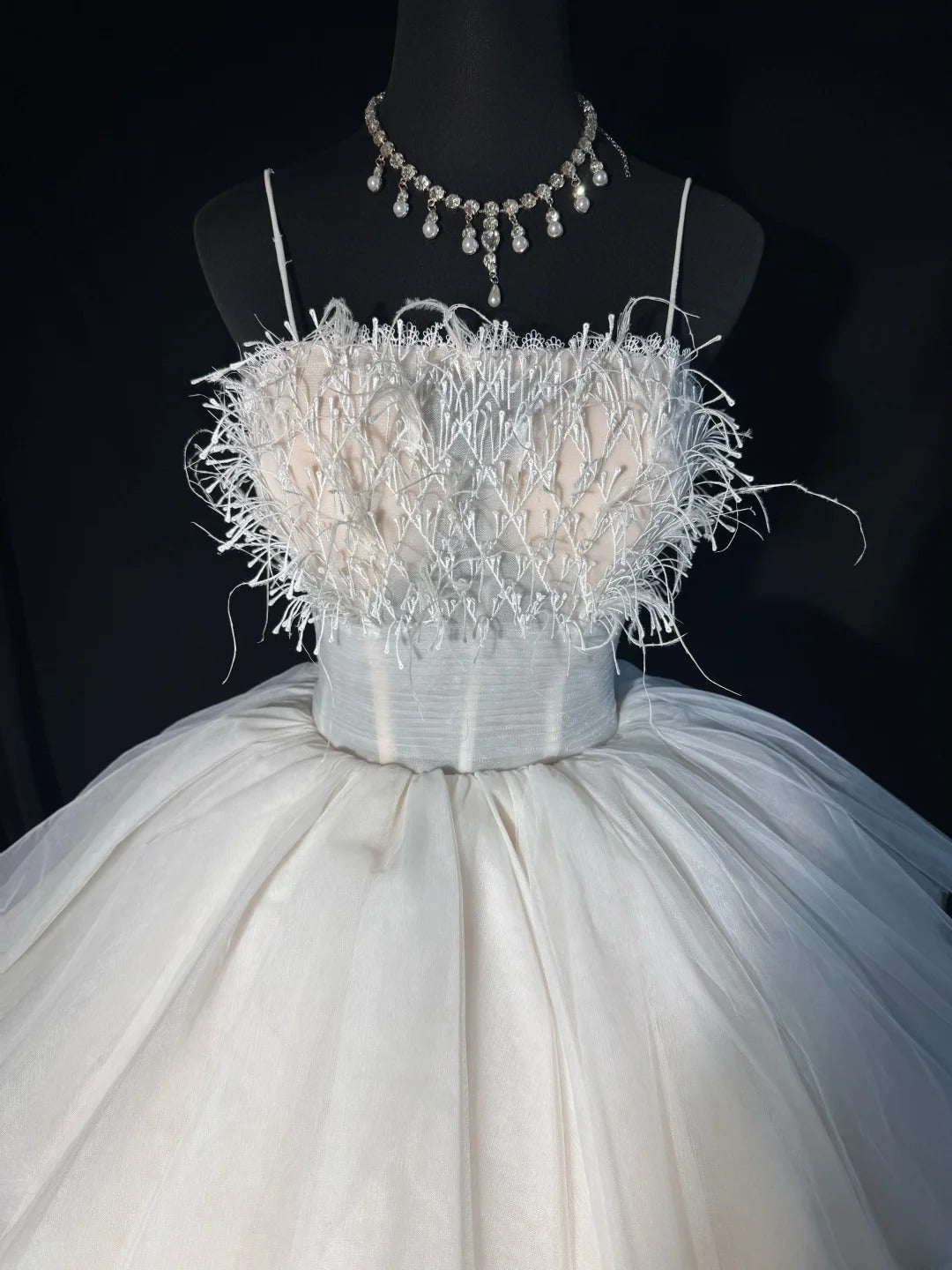 Ethereal Wedding Gowns Brides Dresses Ball Gown Spaghetti Straps for Bride Tüll White Petite/Plus Size Bridal Dress with Feathers For Women AS009