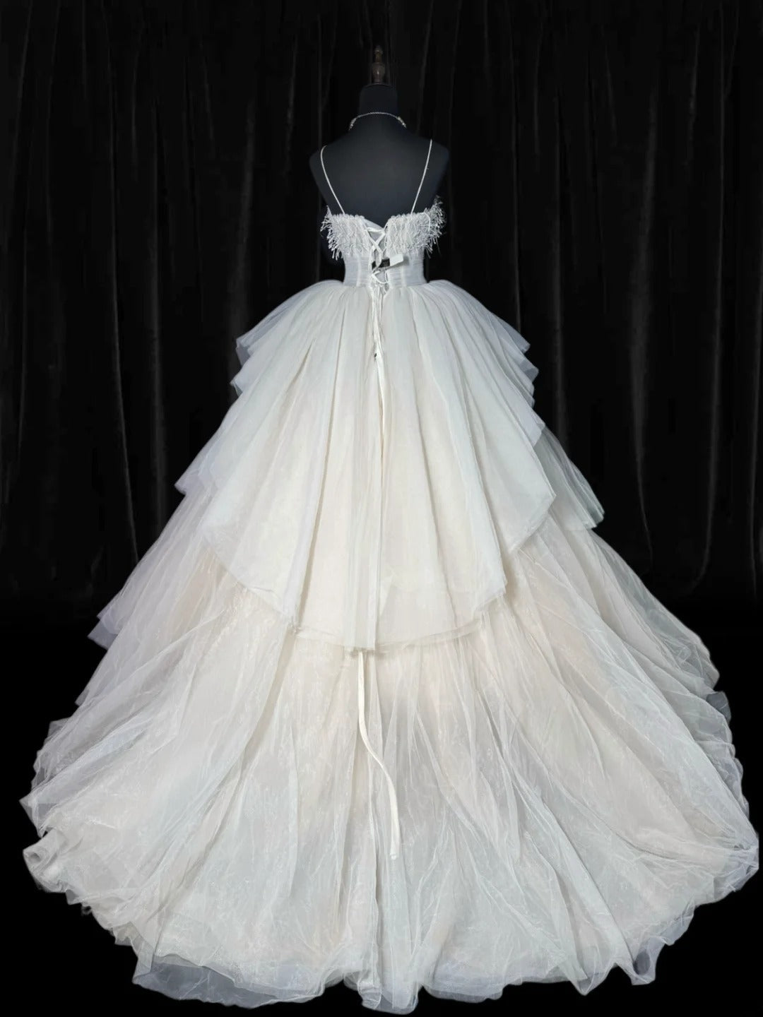 Ethereal Wedding Gowns Brides Dresses Ball Gown Spaghetti Straps for Bride Tüll White Petite/Plus Size Bridal Dress with Feathers For Women AS009