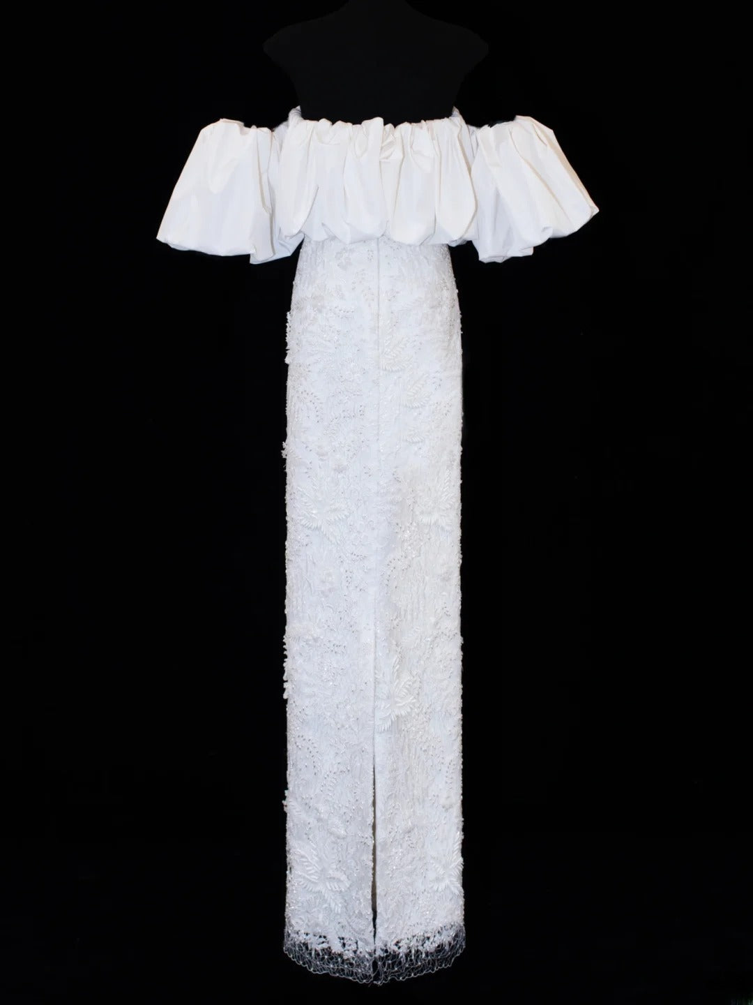 Elegantes, schlichtes Brautkleid im Etui-Stil mit schulterfreiem Schnitt, kurzen Ärmeln und Spitze, auch in kleinen Größen/Plus Size erhältlich, Modell SA009