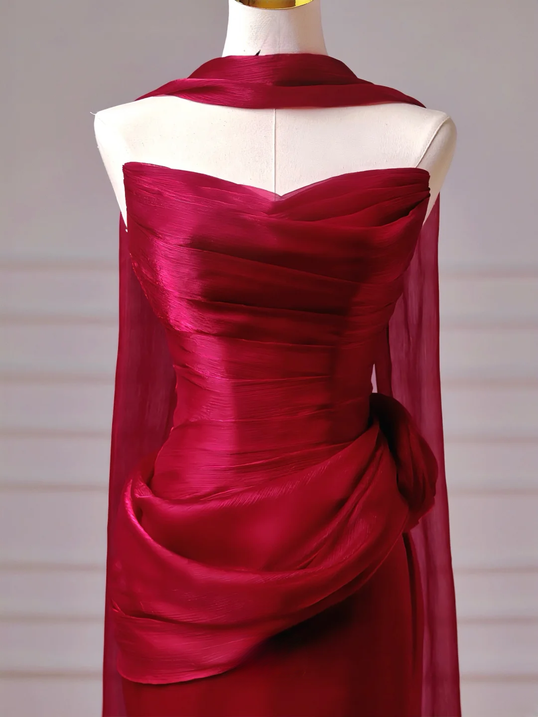 Elegantes, burgunderrotes Meerjungfrauen-Abendkleid mit Schal und Faltenrock – ein beeindruckendes, langes Abendkleid für Teenager und Schülerinnen (AQ009).