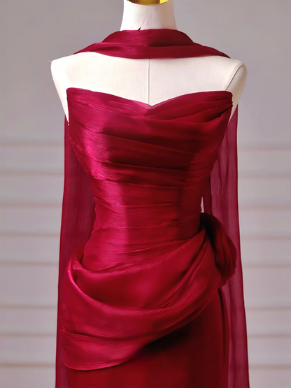 Elegantes, burgunderrotes Meerjungfrauen-Abendkleid mit Schal und Faltenrock – ein beeindruckendes, langes Abendkleid für Teenager und Schülerinnen (AQ009).